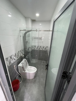 BÁN NHÀ PHỐ - MẶT TIỀN KINH DOANH - ĐỐI DIỆN HAGL - P. TÂN QUY