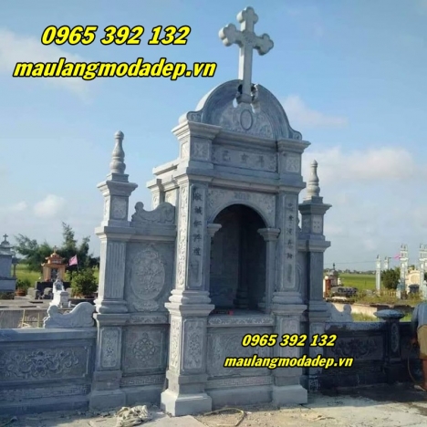 Lăng mộ công giáo bằng đá xanh chạm khắc tỉ mỉ