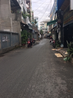 Bán nhà nhỏ sổ Hồng đường Chu Văn An p12 . Nhà cách mặt tiền 20m