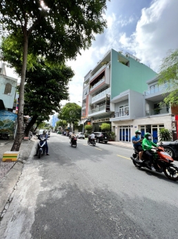 Bán nhà 79 Trần Hưng Đạp giáp Bàu Cát. DT 10x22, 4 lầu. Giá 35 tỷ thương lượng