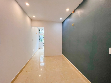 Bán nhà mới 2 tầng, công năng đủ, ngõ 166 Chùa Hàng, Lê Chân. 
20m2 bìa đỏ. Ngõ trước nhà 3m.