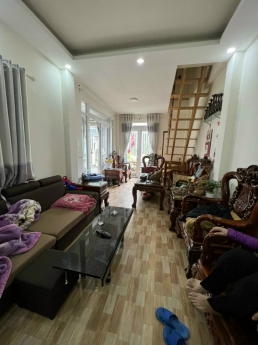 Cần bán gấp căn nhà trên đường Hùng Vương, Phường 10, TP. Đà Lạt, giá 3,3 tỷ