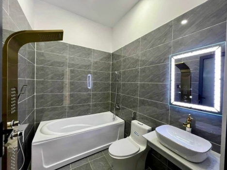 Bán Nhà 3 Lầu Mặt Tiền kinh doanh DT747 Tân Uyên dt100m2