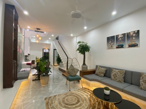 Nhà đẹp 3 tầng ngang 4.5m (100m2) Đường Đinh Thị Vân TP. Đà Nẵng.  chỉ 8 đồng