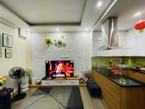Bán nhà ngõ 61 Thái Thịnh, lô góc, ô tô đỗ cửa, kinh doanh online 39m2 5 tầng MT5.8m - Giá 8.3 tỷ