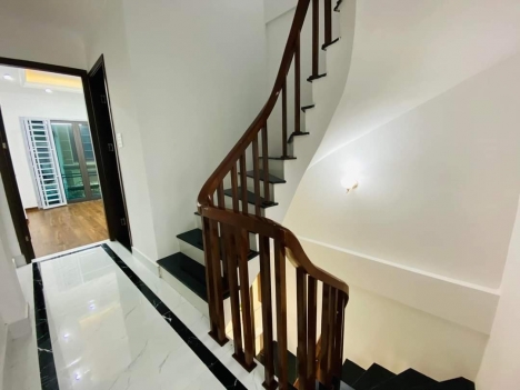 Nhà đẹp phân lô 5 tầng phố Vĩnh Hồ 37m2, giá chỉ 5.3 tỷ