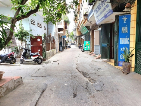 Bán nhà gần phố Lê Hồng Phong Hà Đông 43m2 4T mt 4,5m chỉ hơn 6tỷ kdoanh.