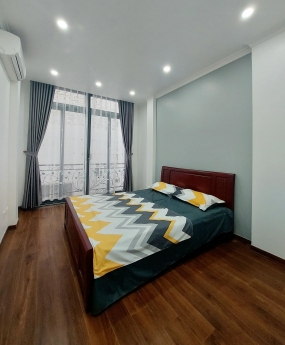 Cực hiêm nhà mới Cầu Giấy giá 4.85 tỷ diện tích 42m2 xây 5 tầng, giá, sát phố , oto cách nhà 30mm