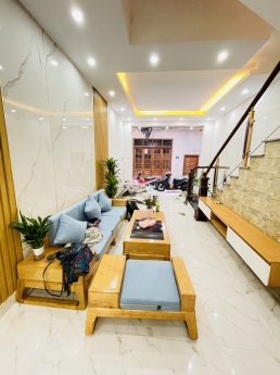 BÁN NHÀ PHỐ PHÁO ĐÀI LÁNG: 51M2, 4 TẦNG, 4 NGỦ, MT 4M, NGÕ 3 GÁC 3.5M, LÔ GÓC. 5.5 TỶ