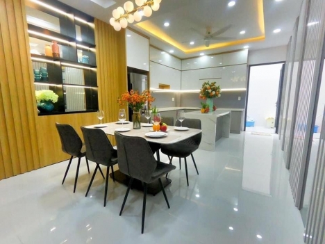 Bán Nhà 3 Lầu Mặt Tiền kinh doanh DT747 Tân Uyên dt100m2