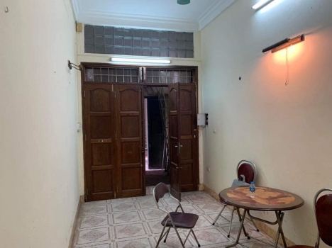 Bán nhà đẹp mặt ngõ Đào Tấn, Ba Đình, 3 tầng, 6 phòng ngủ, giá đẹp 135tr/m2.