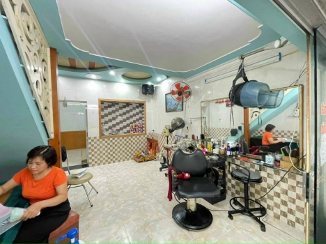 Nhà 2 tầng gần chợ An Dương, đang kinh doanh tốt, xe tải đỗ cửa
DT 37m2 Giá chỉ 880 triệu