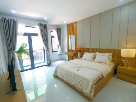 Bán Nhà 3 Lầu Mặt Tiền kinh doanh DT747 Tân Uyên dt100m2