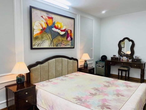 LÔ GÓC, Phan Kế Bính 70m x 4 tầng, MT 4.9 m, giá 8.5 tỷ.