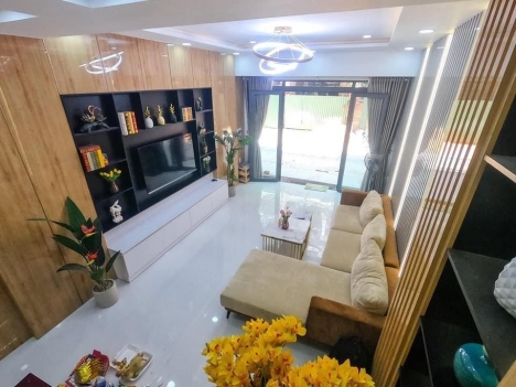 Bán Nhà 3 Lầu Mặt Tiền kinh doanh DT747 Tân Uyên dt100m2