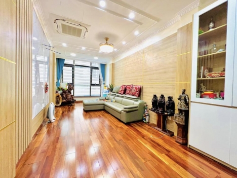 Bán nhà Hoàng Quốc Việt, P/LÔ-Ô TÔ-V/TRÍ TRUNG TÂM, 60m2x6T, hơn 10 tỷ.