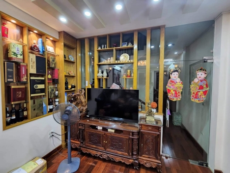 Phân lô, ô tô vào nhà Phùng Chí Kiên, 62m, 8.2 tỷ