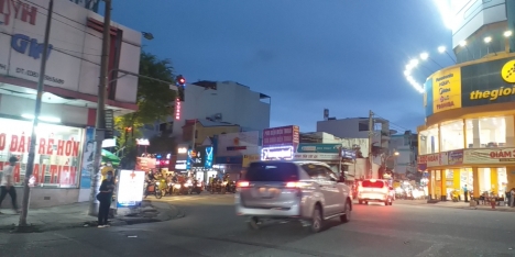 NHÀ GẦN AEON TÂN PHÚ, NGANG KHỦNG 8M, NHỈNH 3 TỶ