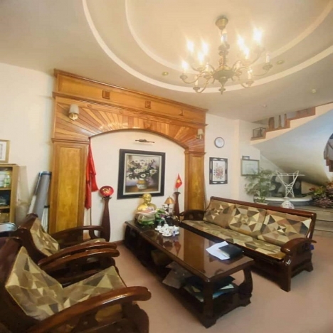 Mặt phố Hoàng Sâm giá 18.8 tỷ diện tích 60m2,tổng mặt tiền 20m , càn bộ xây dựng chắc chắn