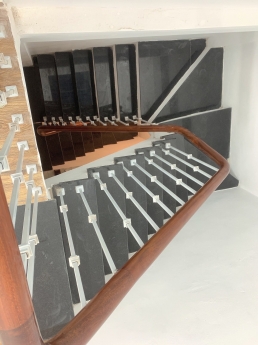 Bán nhà ngõ chợ Khâm Thiên, nội thất mới, 4 tầng, 35m2,mặt tiền rộng, giá rẻ bất ngờ.