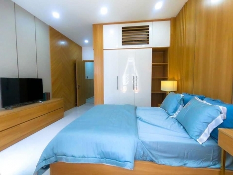 Bán Nhà 3 Lầu Mặt Tiền kinh doanh DT747 Tân Uyên dt100m2