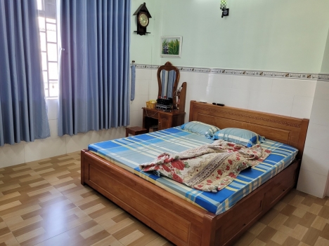 BÁN NHÀ XÔ VIẾT NGHỆ TĨNH PHƯỜNG 25 BÌNH THẠNH -70 M2- NGANG 7,3 M-SỔ VUÔNG- PHÁP LÝ CHUẨN- NHỈNH