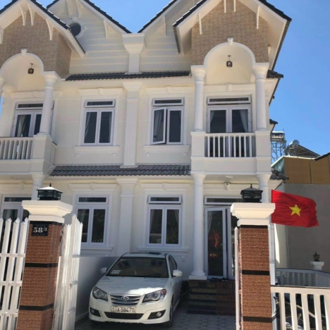 Cần bán khách sạn đang kinh doanh trên đường Hùng Vương, Phường 9, TP. Đà Lạt, giá 13,5 tỷ