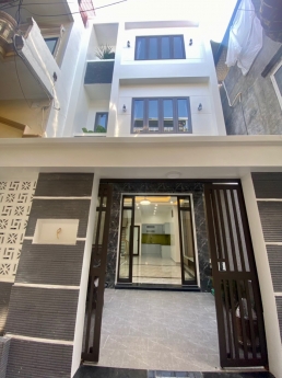 Nhà trung tâm phố Hàng Kênh - Chợ Con sân cổng độc lập xây mới tinh
-DT: 52,9m2 x 3 tầng sân cổng