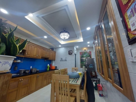 BÁN NHÀ 5 TẦNG HẺM XE HƠI– TẶNG NỘI THẤT XỊN XÒ – HOÀNG BẬT ĐẠT - TÂN BÌNH