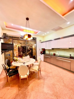 Bán nhà Nguyễn Khang, LÔ GÓC-KINH DOANH-Ô TÔ-V/TRÍ TRUNG TÂM, 60m2x6T, hơn 11 tỷ.