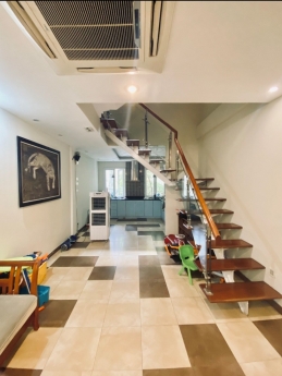 Bán siêu phẩm có 102,Võ Thị Sáu,Hai Bà Trưng,47m2,5 tầng,giá chỉ hơn 9tỷ. Ôtô đỗ cửa,kinh doanh