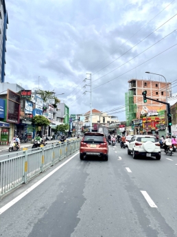 Bán nhà Cạnh Đầm Sen Q11, hẻm 8m, 3 tấm, nhỉnh 5 tỷ