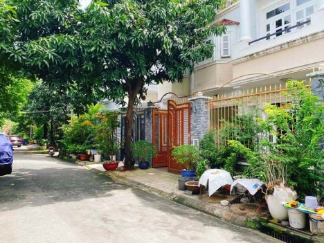 Bán Biệt thự quận Tân Phú. DT 8x18, nhà đẹp, khu an ninh. Giá 18 tỷ thương lượng