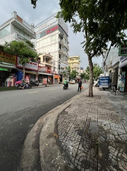 Gấp bán đất mặt tiền thương lượng mạnh 176m2- 12tỷ5.