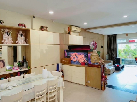 Bán Biệt thự quận Tân Phú. DT 8x18, nhà đẹp, khu an ninh. Giá 18 tỷ thương lượng