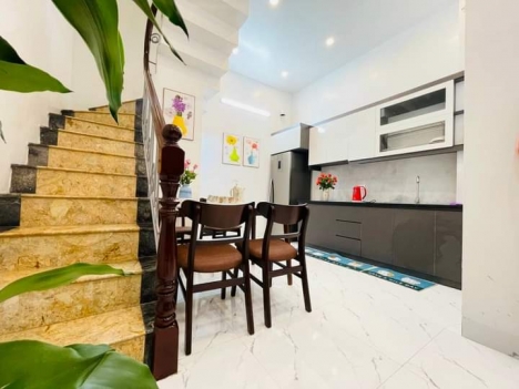 Bán Nhà Ngay Trung Tâm Quận Nam Từ Liêm - Diện tích: 42m x 5 tầng, mặt 4m.