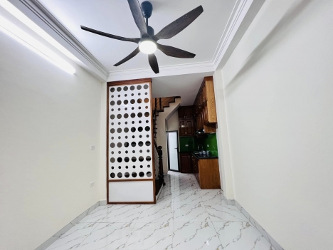 Bán nhà 4 tầng phố Giảng Võ 26m2 - Giá chào 2,9 tỷ - vị trí siêu đẹp- cực gần ô tô