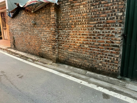 Bán đất Cổ Linh, Phố Trạm, cách 1 nhà ra mặt phố, ngõ rộng 2 ô tô tránh, 75m, MT5.5m, 100tr/1m