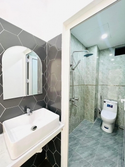 Bán Nhà Quận Cẩm Lệ, Lô Góc, MT 11M, Ở Ngay, Ô Tô Ngủ Trong Nhà, Chỉ 2 Tỷ nhỉnh.
