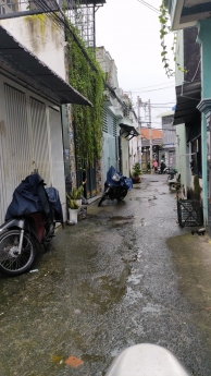 BÁN NHÀ LÊ VĂN KHƯƠNG PHƯỜNG HIỆP THÀNH - HẺM XE HƠI TÓI NHÀ - 2 TẦNG - DIỆN TÍCH 4X13 - SÁT VÁCH