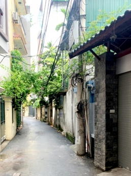 Bán đất tặng nhà phố Trích Sài, cách Hồ Tây đúng 20m, Dt46m2, Mt5m, giá 6,1 tỷ..