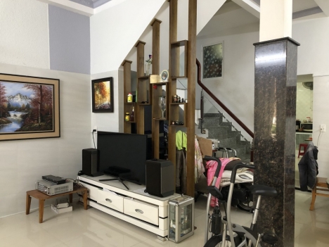 Bán nhà Kiệt 408 Hoàng Diệu, 70m2, 3 Tầng nhỉnh 3 tỷ vài bước ra phố