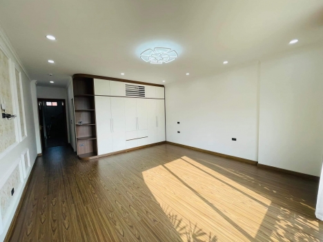 CHÍNH CHỦ BÁN TÒA NHÀ VĂN PHÒNG HOÀNG QUỐC VIỆT, 76 M2, 7 TẦNG THANG MÁY