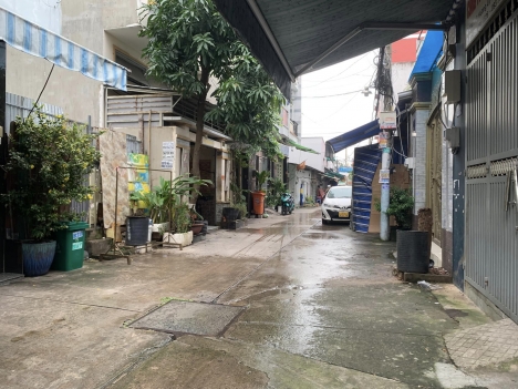 Nhà Tỉnh Lộ 10 – 3 tầng BTCT – xe hơi đỗ cửa – giá chỉ 4 Tỷ ( thương lượng )