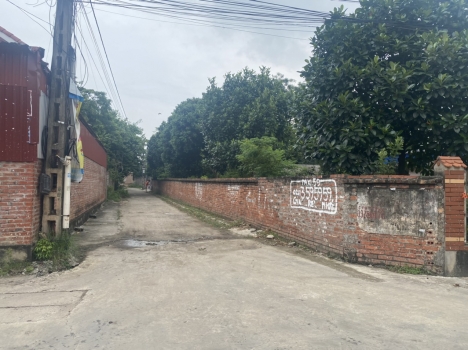 10,5tr/m đường oto đỗ đất  ngõ thông . tại vụ bản - minh trí - ss. gọi . Lợi