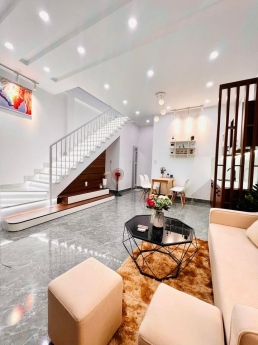 Bán Nhà Quận Cẩm Lệ, Lô Góc, MT 11M, Ở Ngay, Ô Tô Ngủ Trong Nhà, Chỉ 2 Tỷ nhỉnh.