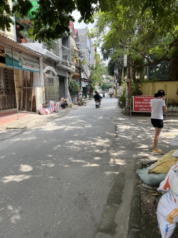 Chính chủ cần bán nhà 3 tầng 59 ngõ 139 Phố Hoà Lâm khu đô thị Việt Hưng, quận Long Biên, Hà Nội.