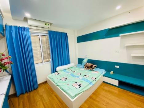 BÁN NHÀ PHỐ NGUYỄN CHÍNH: 35M2, 4 TẦNG, 3 NGỦ, MT 4M, Ô TÔ ĐỖ TRƯỚC CỬA. 3.7 TỶ