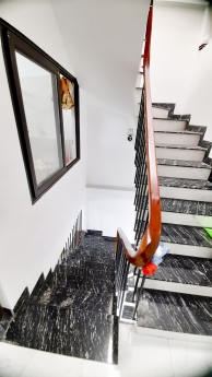 Bán Nhà Ngọc Thụy, Long Biên, 40/80m2, nhà 3 tầng đẹp, oto đỗ cổng, có sân rộng.3.7 tỷ