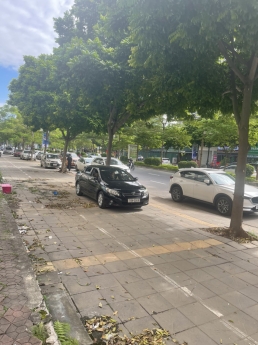 Bán chung cư đường Trung Kính to 82.2m2, 2 PN, 2WC, chính chủ, giá 3.35 tỷ